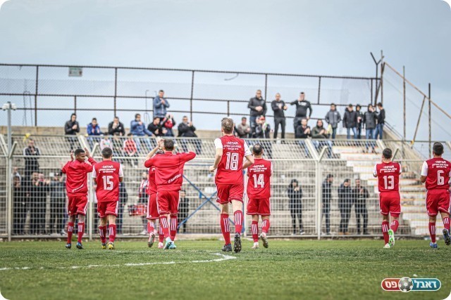 שחקני טירה מודים לקהל (נזיה סולטן)